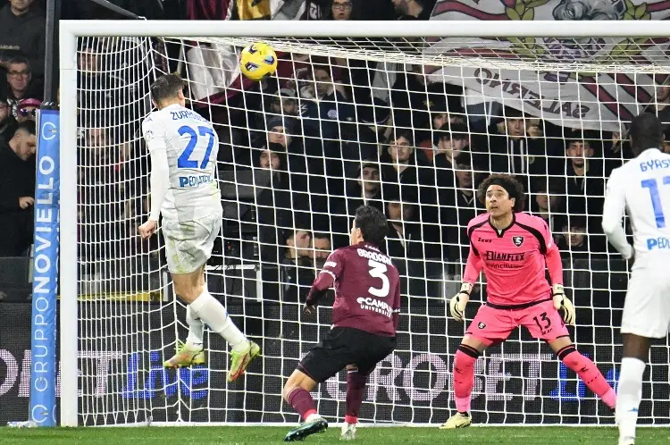 Ochoa y Salernitana se asoman al descenso tras perder un juego vital