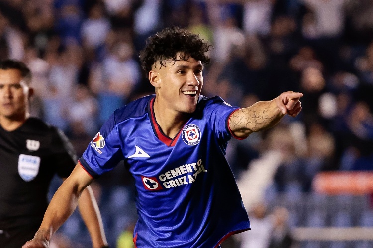 Cruz Azul golea a San Luis y ratifica buen momento