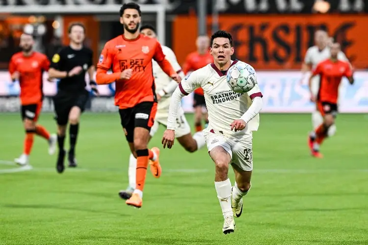 ‘Chucky’ Lozano y PSV se enfilan al título con nueva victoria