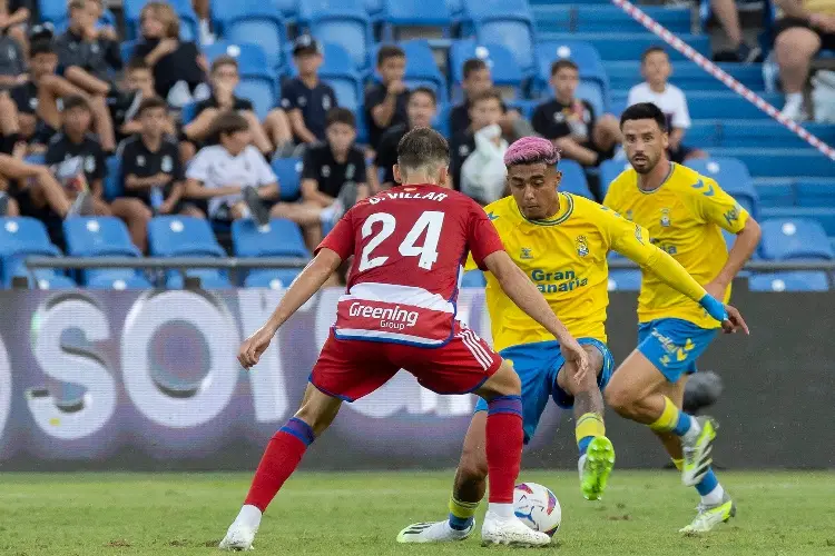 Julián Araujo y Las Palmas son goleados sin piedad por el Atlético de Madrid