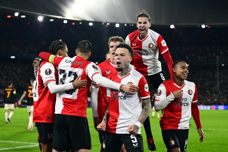 Santi Giménez y Feyenoord no bajan el ritmo en la Eredivisie 