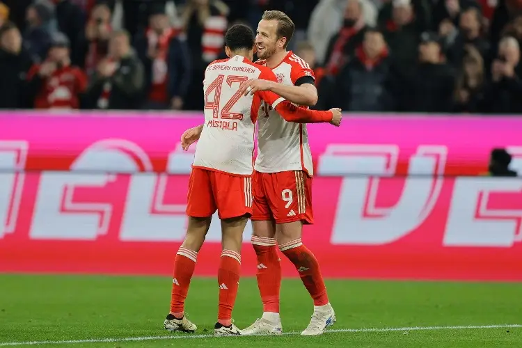 Bayern Múnich reacciona, gana y sigue al acecho del Leverkusen