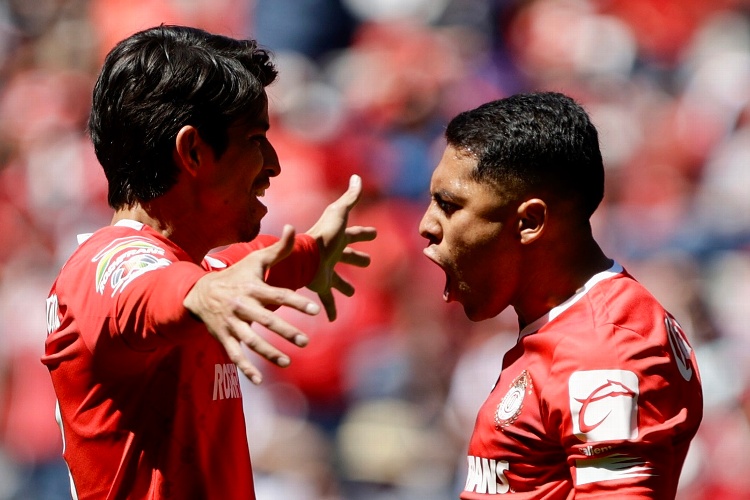 Toluca alarga la agonía del 'Piojo' y los Xolos