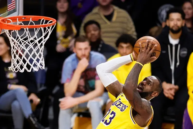 ¡Histórico! LeBron James supera los 40 mil puntos en la NBA (VIDEO)