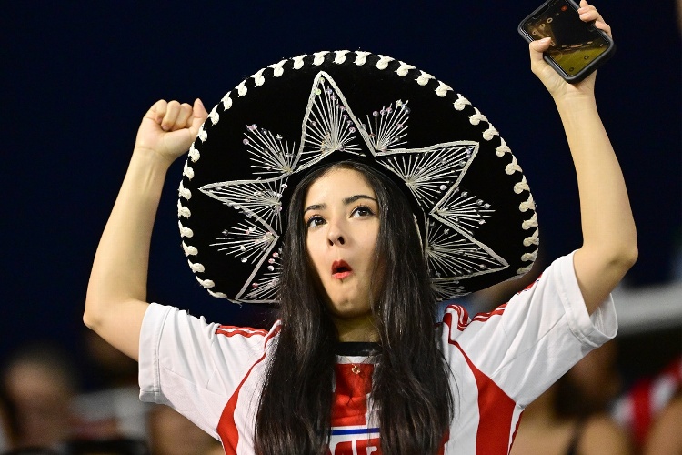 Fans de Chivas arman tremenda serenata previo al Clásico vs América (VIDEOS)
