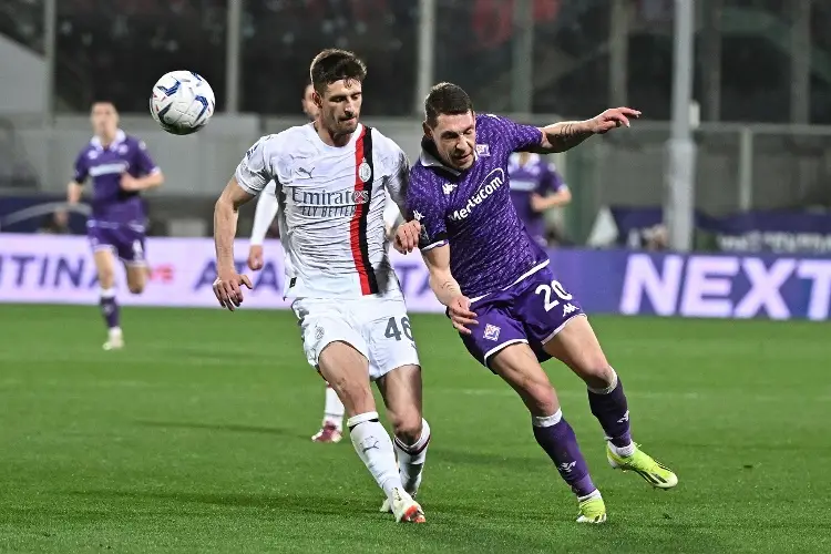 AC Milan triunfa y acecha el liderato de su vecino Inter 