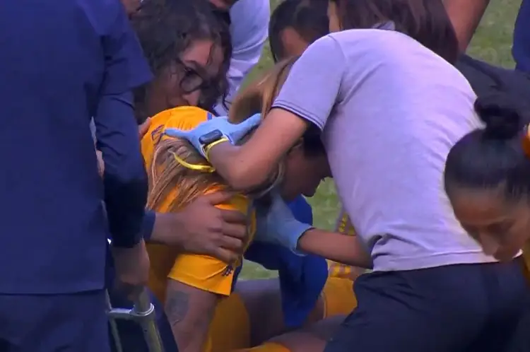 Nayeli Rangel termina noqueada tras durísimo golpe en la Liga MX Femenil (VIDEO)