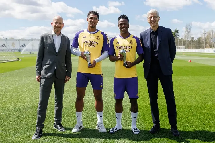 FIFA entrega premio a Bellingham, Vinicius y Courtois