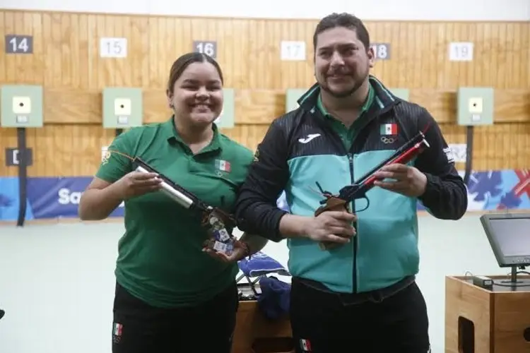Mexicanos Andrea Ibarra y Carlos González ganan medalla de oro en Tiro Deportivo