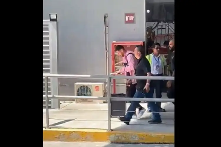 ¡Locura total! Le han gritado de todo a Messi llegando a Monterrey (VIDEO)