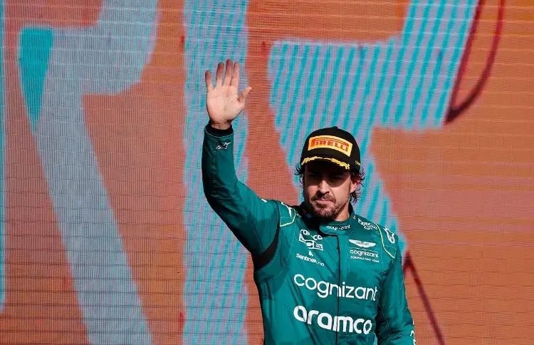 Alonso explica por qué renovó con Aston Martin
