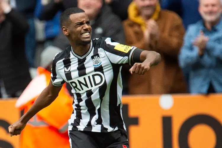 Newcastle humilla a Tottenham con goleada en la Premier League 