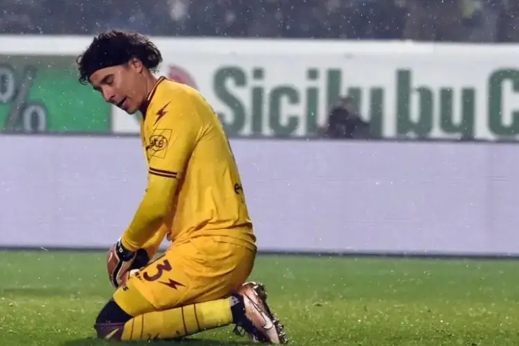 Guillermo Ochoa regresa a la titularidad y Salernitana cae