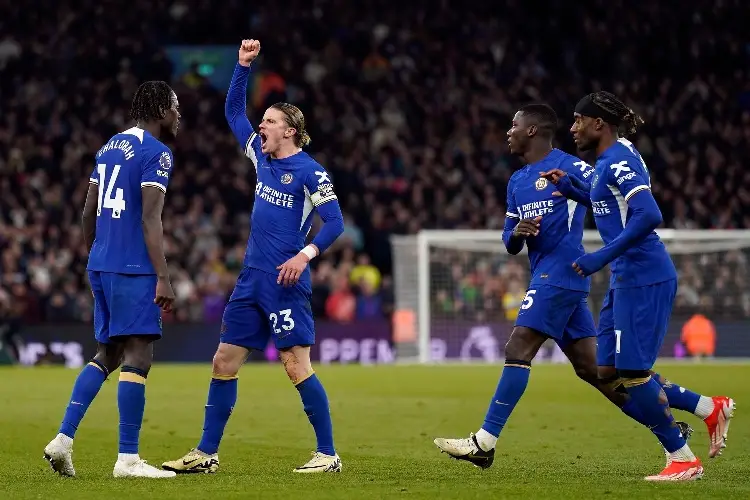 Chelsea rescata el honor y el partido ante Aston Villa