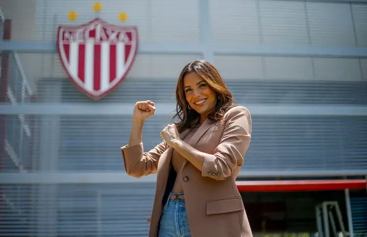 Eva Longoria presente en juego de Necaxa (VIDEO) 