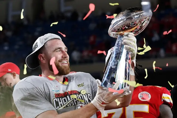 Travis Kelce el mejor pagado en la NFL