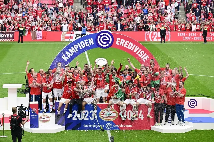 Hirving Lozano y PSV se coronan CAMPEONES de la Eredivisie 