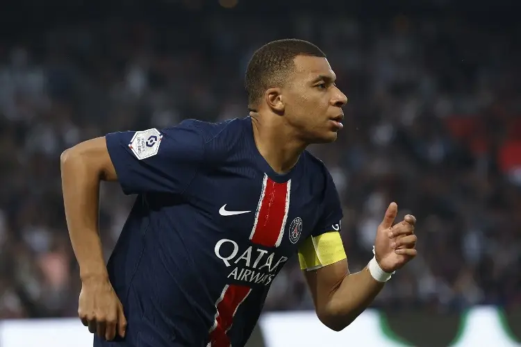 Sin homenaje del PSG, Kylian Mbappé dice adiós a París (VIDEOS)
