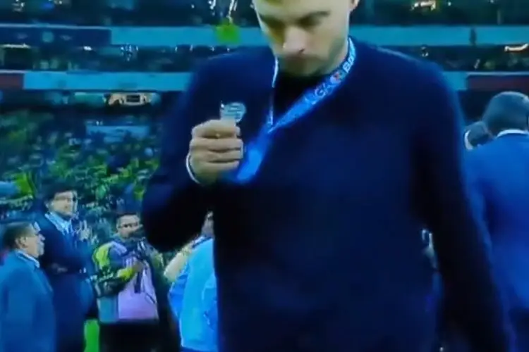 El gesto de Anselmi con la medalla de subcampeón ¿Por qué lo hizo?