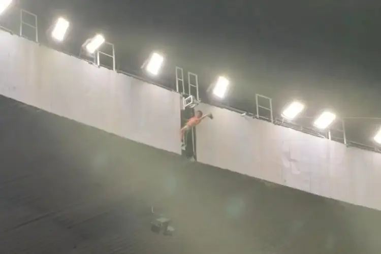 Fan de América celebra en el techo del Azteca (VIDEO)