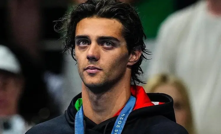 París 2024: Medallista olímpico prefiere dormir en la calle que en la Villa ¿Por qué?