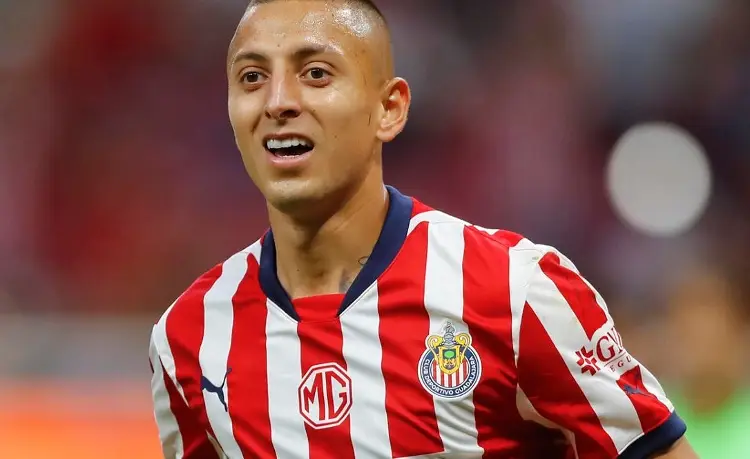 'Piojo' Alvarado hace nueva broma en Chivas y está lesionado (VIDEO)