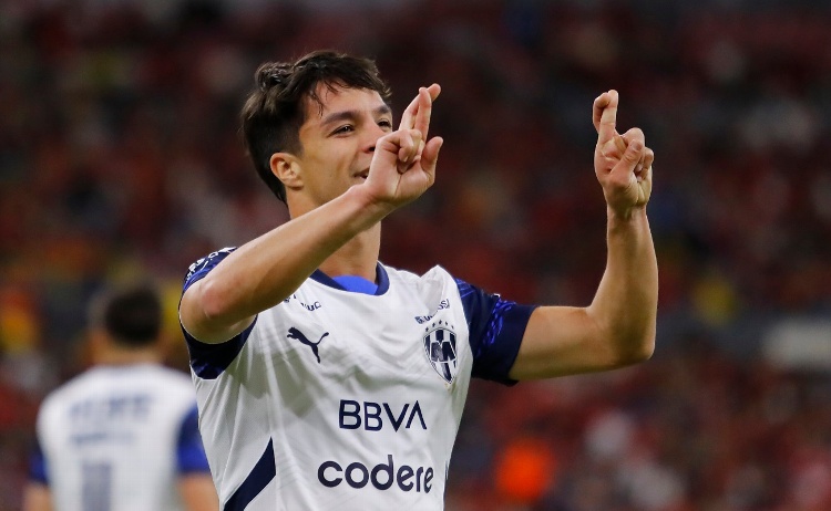 Rayados despierta y golea en su visita a Querétaro 