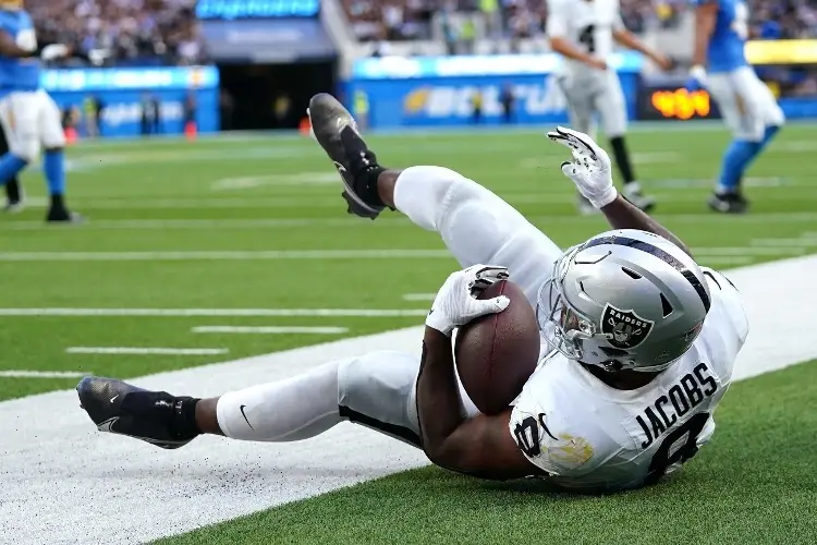 NFL: ¡HISTÓRICO! Raiders firma al jugador más caro en la historia que no sea quarterback
