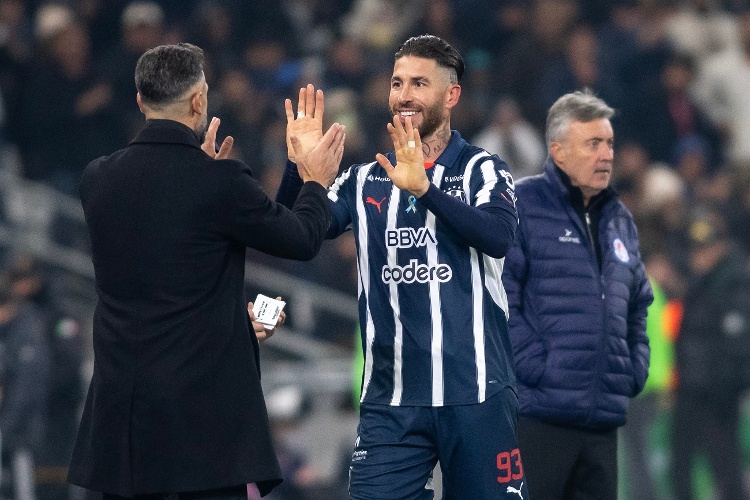 ¡No se va! Futbolistas de Rayados respaldan a Martín Demichelis 