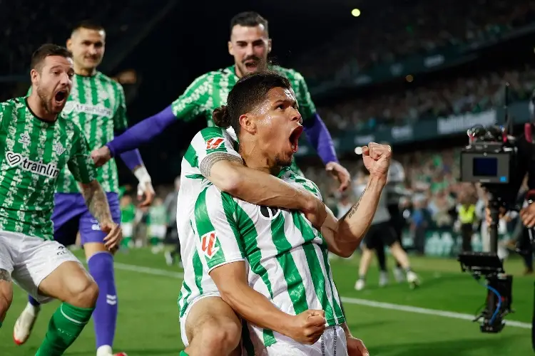 Real Betis se queda con el Derbi de Sevilla en un juego dramático 