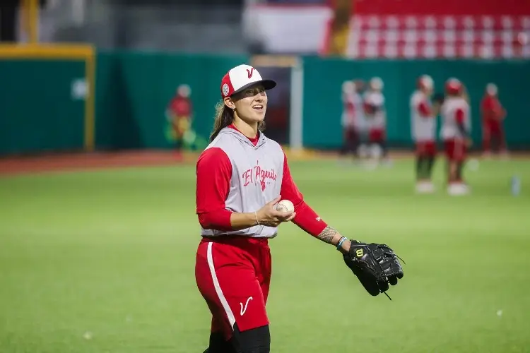 ¡Histórico! Una mujer podría jugar con El Águila de Veracruz en la Liga Mexicana de Béisbol