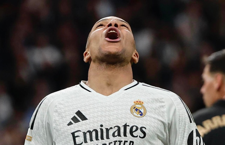 Con gol en el último minuto, Real Madrid pierde y se complica su camino al título 