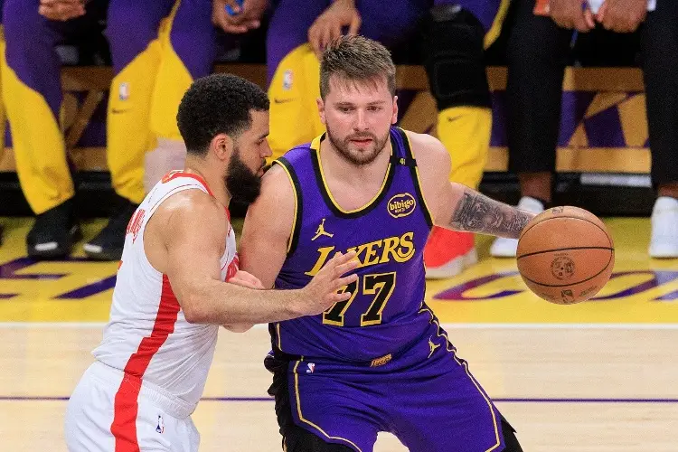 NBA: Luka Doncic vuelve a Dallas con una actuación descomunal y le da el triunfo a los Lakers