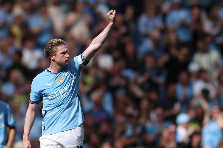 Manchester City golea y se aferra a jugar la próxima Champions League 