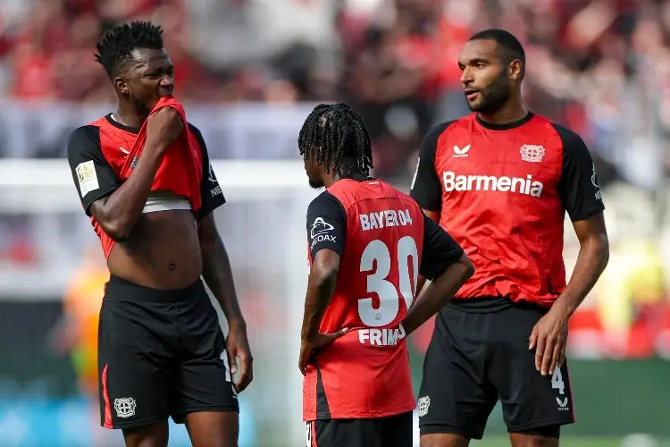 Bayer Leverkusen empata y le abre la puerta del título al Bayern Múnich