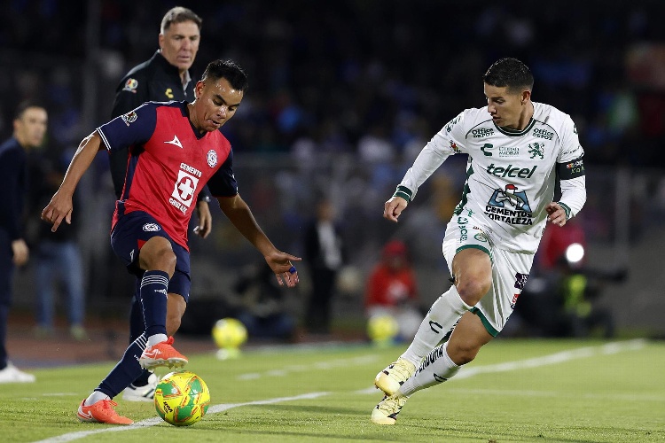 Cruz Azul remonta ante el León de James Rodríguez 