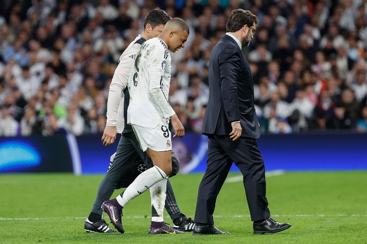 ¡Más problemas para el Real Madrid! Mbappé lesionado tras la eliminación en Champions