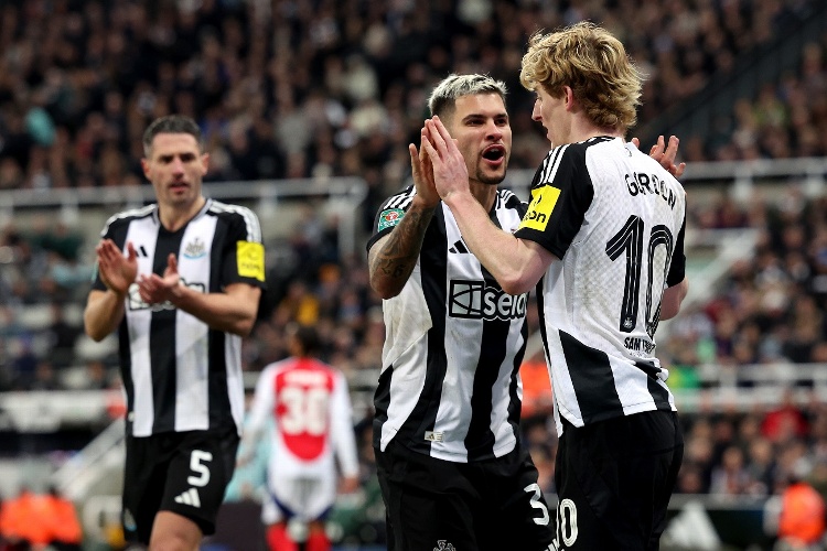 Newcastle golea en la Premier League y se afianza a la zona de Champions League 