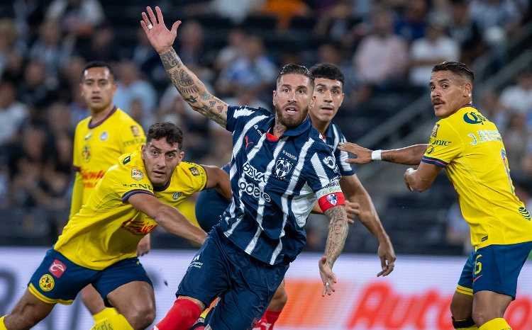 ¡El tricampeón está en crisis! América pierde ante Rayados 