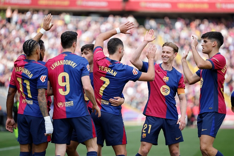 Con polémica incluida, Barcelona remonta al Celta de Vigo y se mantiene como líder 