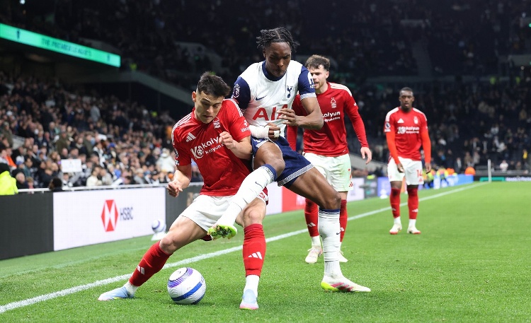 Nottingham Forest quiere jugar la Champions League y le pega al Tottenham 