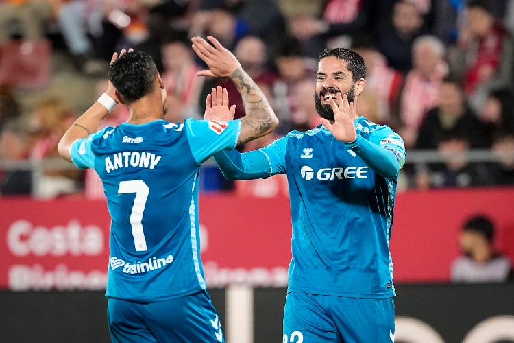 Real Betis sueña con jugar la Champions League tras imponerse a Girona 
