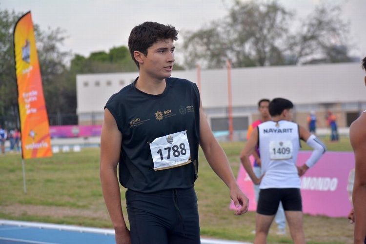 Alejandro Cárdenas Rifka tiene brillante desempeño en el Encuentro atlético FMAA 'César Moreno Bravo'