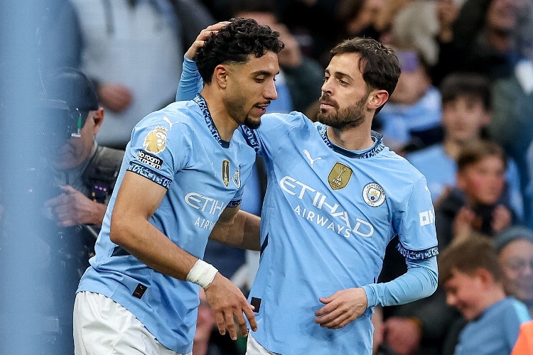 Con gol de último minuto, Manchester City gana y se niega a quedarse sin Champions League