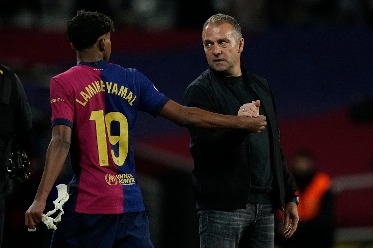Hansi Flick destaca el poderío de un Barcelona que gana hasta con suplentes 
