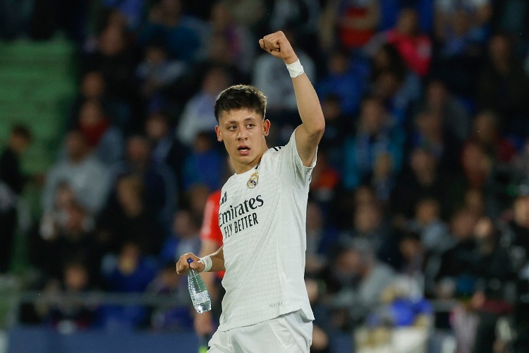 Real Madrid sufre, vence al Getafe y continúa su persecución sobre Barcelona 