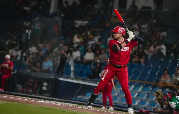 El Águila de Veracruz cobra venganza y le pega a los Bravos de León 