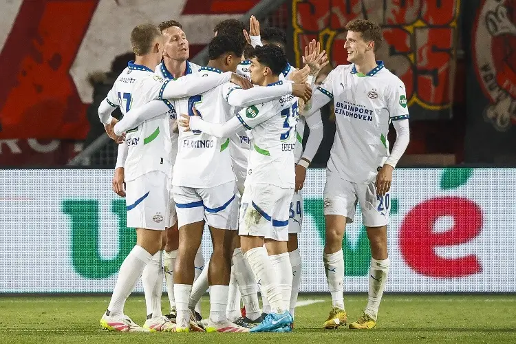 PSV gana y continúa con su persecución sobre el Ajax en la Eredivisie 