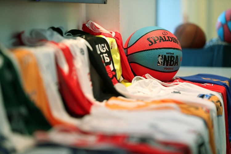 NBA: Jersey de Kobe Bryant alcanza los siete MILLONES de dólares en una subasta 