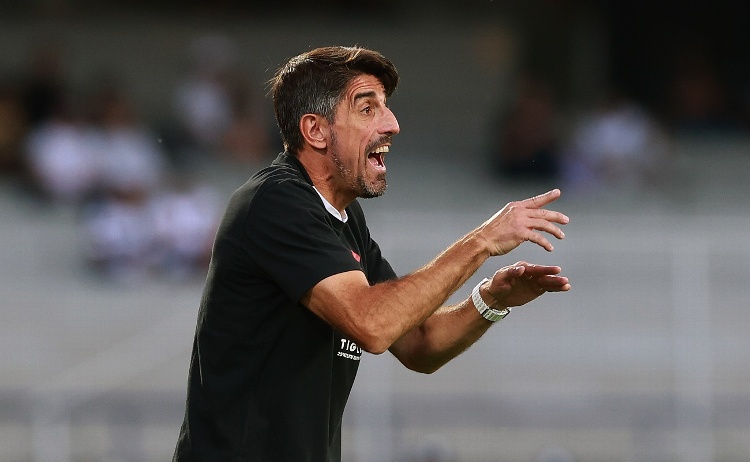 Veljko Paunovic sigue invicto, su Real Oviedo triunfa y sueña con ascender a La Liga